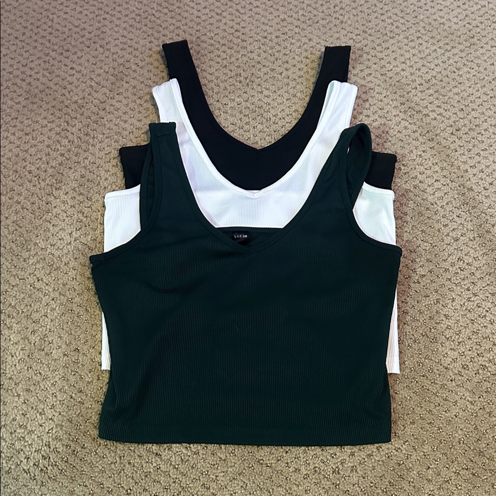 White, black, and green ribbed crop tops
Size: M